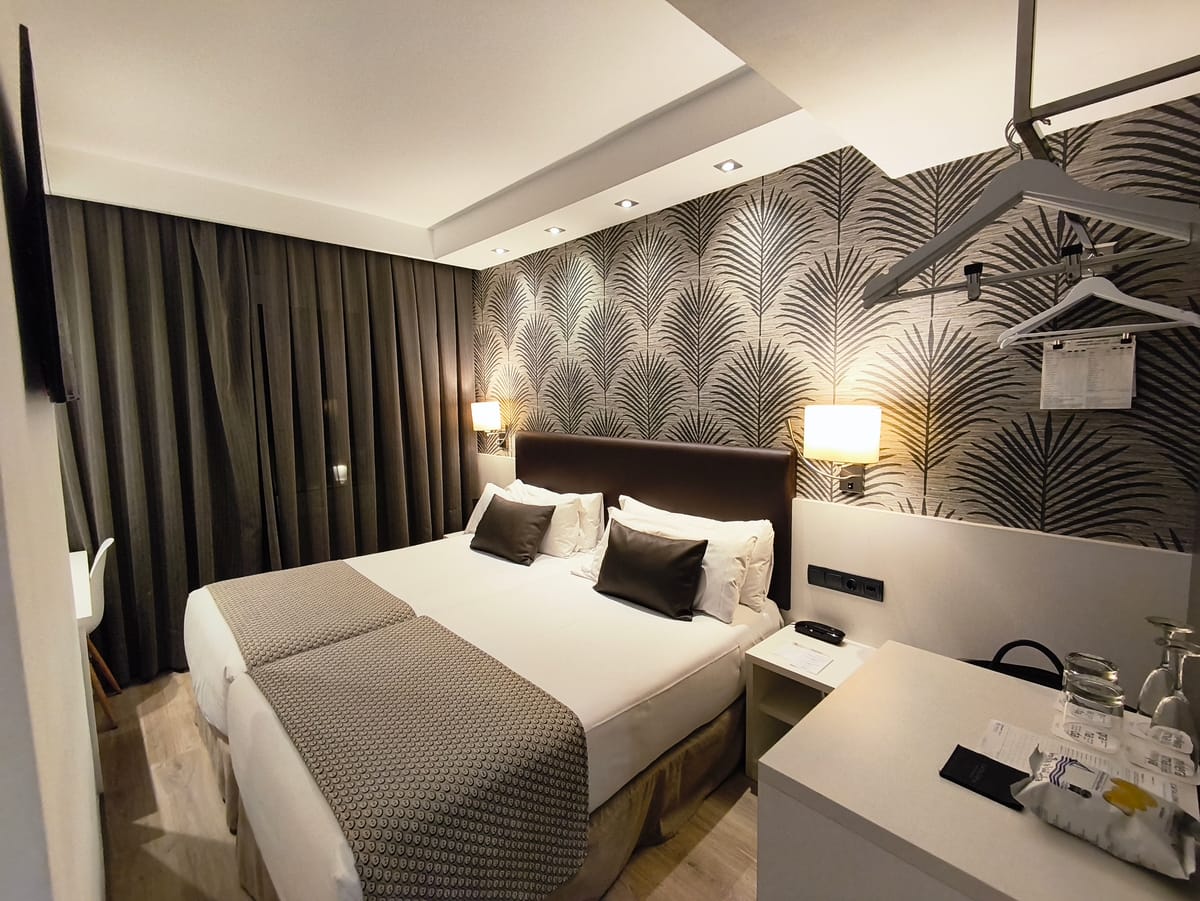 Hotel Catalonia Castellnou