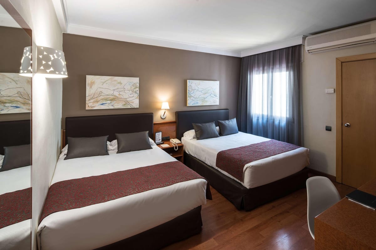 Hotel Catalonia Castellnou — 2