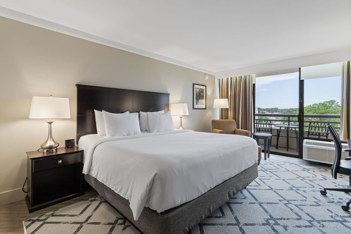 Crowne Plaza Executive Center Baton Rouge by IHG — 3
