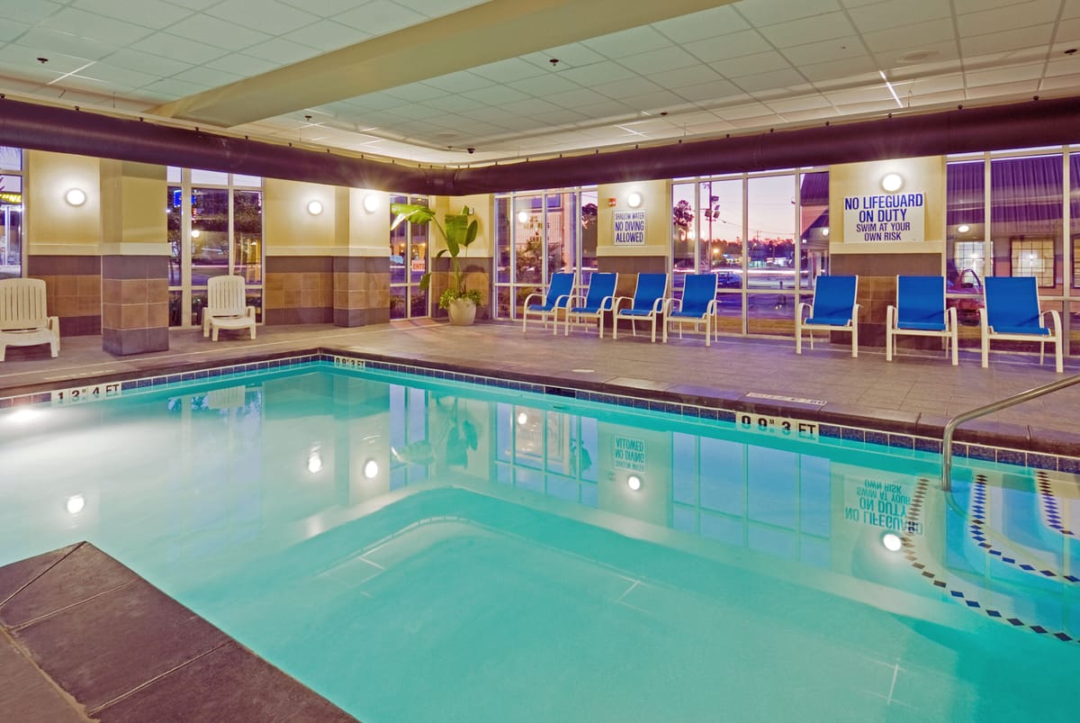 Holiday Inn Express & Suites Columbia-Fort Jackson by IHG — 3